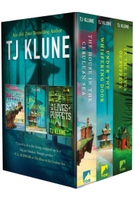 Cubierta de TJ Klune Trade Paperback Collection: The House in the Cerulean Sea, Under the Whispering Door, and In the Lives of Puppets