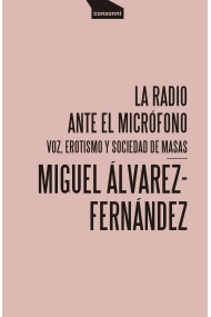 Coberta de La radio ante el micrófono